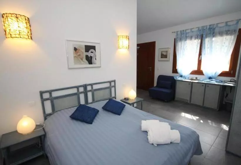 هتل Poisson Rouge