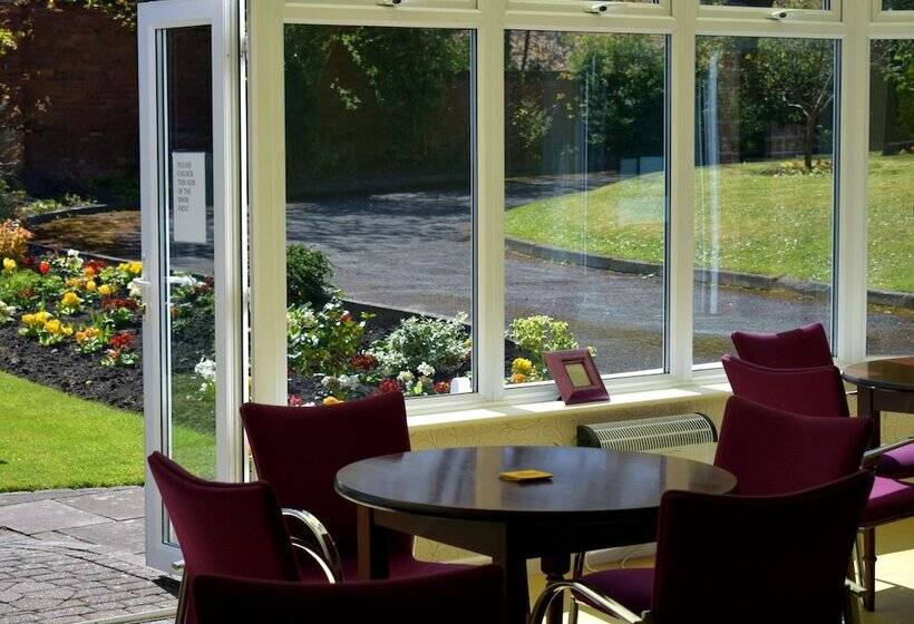 هتل The Salfordian