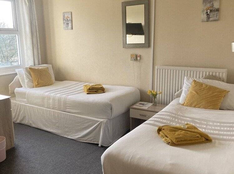 هتل The Salfordian