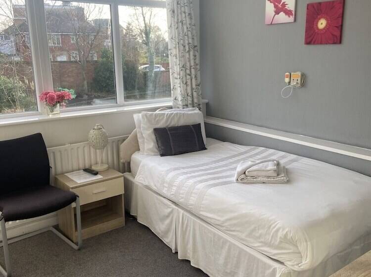 هتل The Salfordian