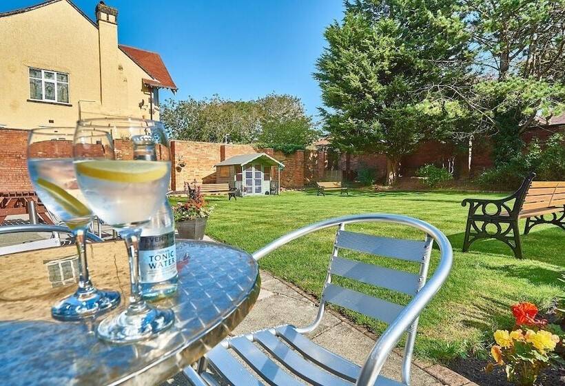 هتل The Salfordian