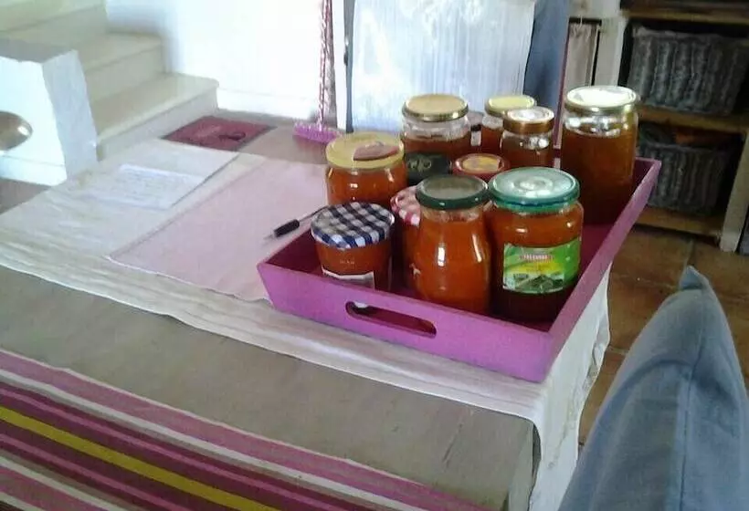 Majatalo Aux Roses De L Etang