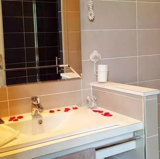 Majatalo Aux Roses De L Etang