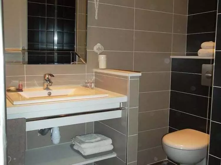 Majatalo Aux Roses De L Etang