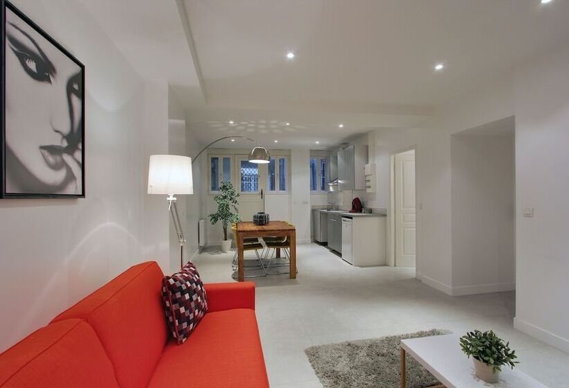 Short Stay Group Museum View Serviced Apartments