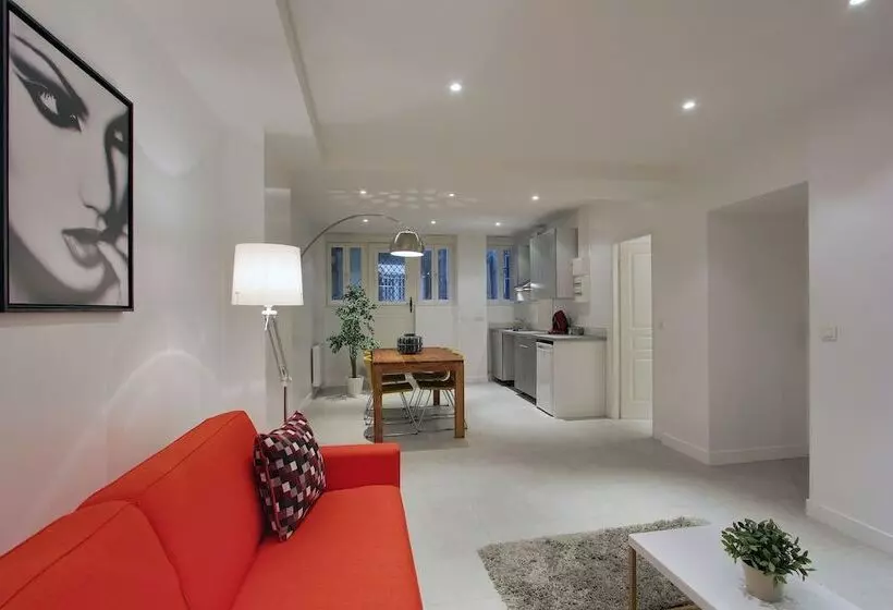 Short Stay Group Museum View Serviced Apartments