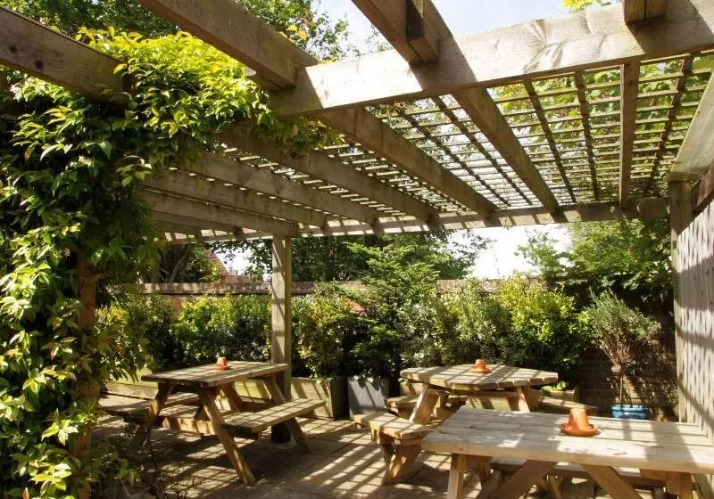 Retkeilymaja Rose And Crown