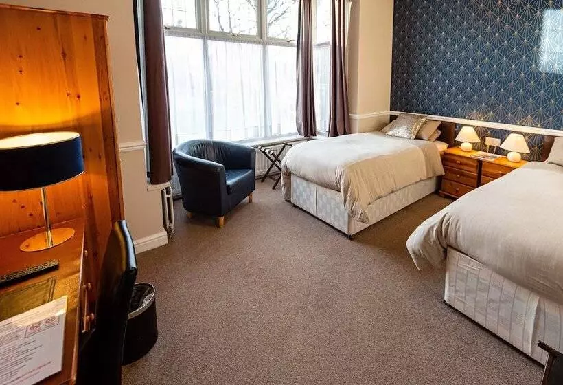پانسیون Aarondale Guest House