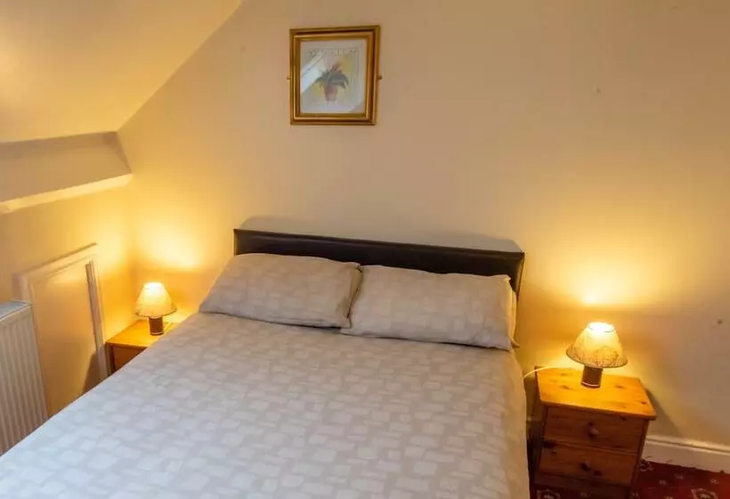 پانسیون Aarondale Guest House