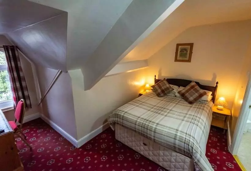 پانسیون Aarondale Guest House