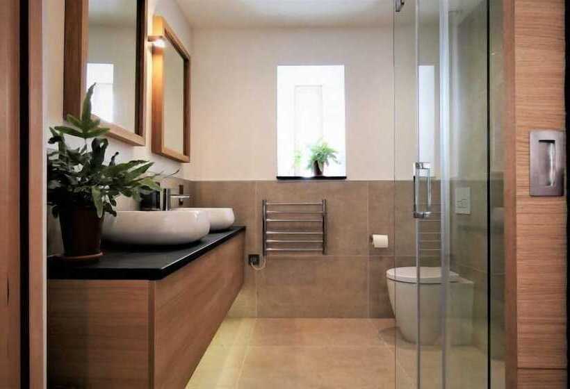 פנסיון Lancaster Barn