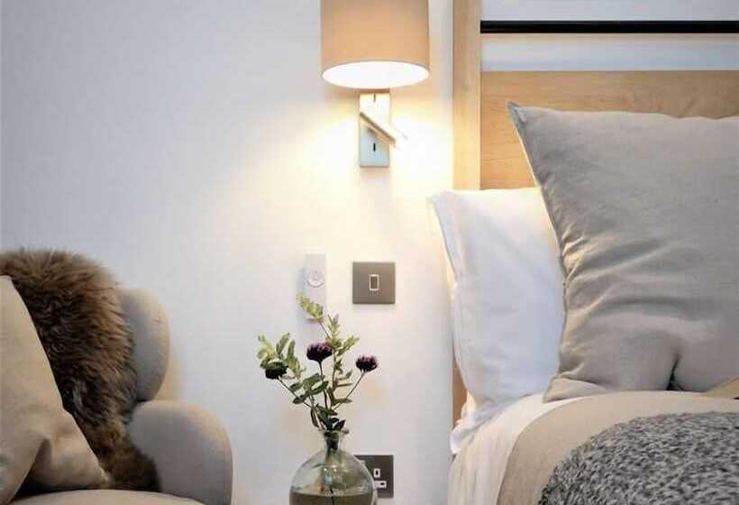 פנסיון Lancaster Barn