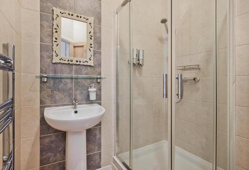 פנסיון White Rose Guest House