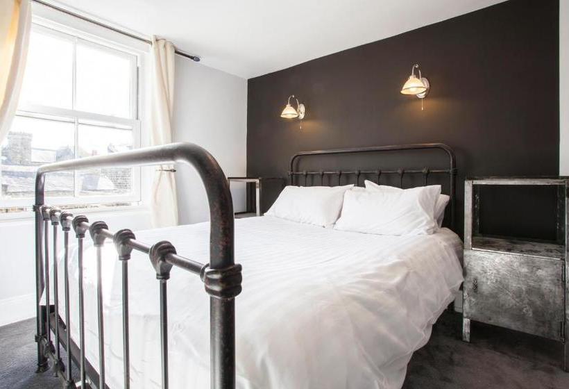 بنسيون The Lodge Harrogate