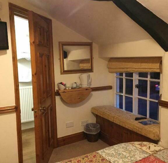 ユースホステル The Bull Inn West Tanfield