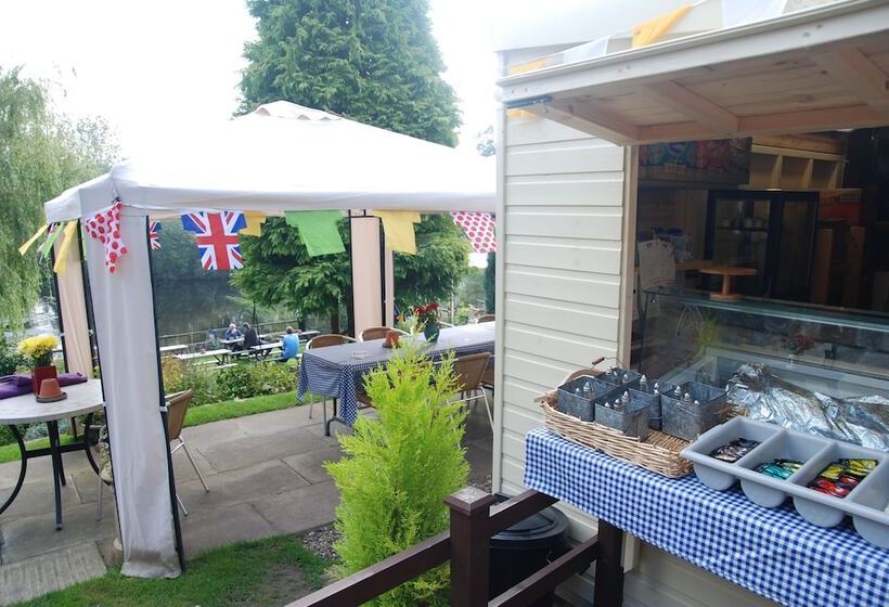 ユースホステル The Bull Inn West Tanfield