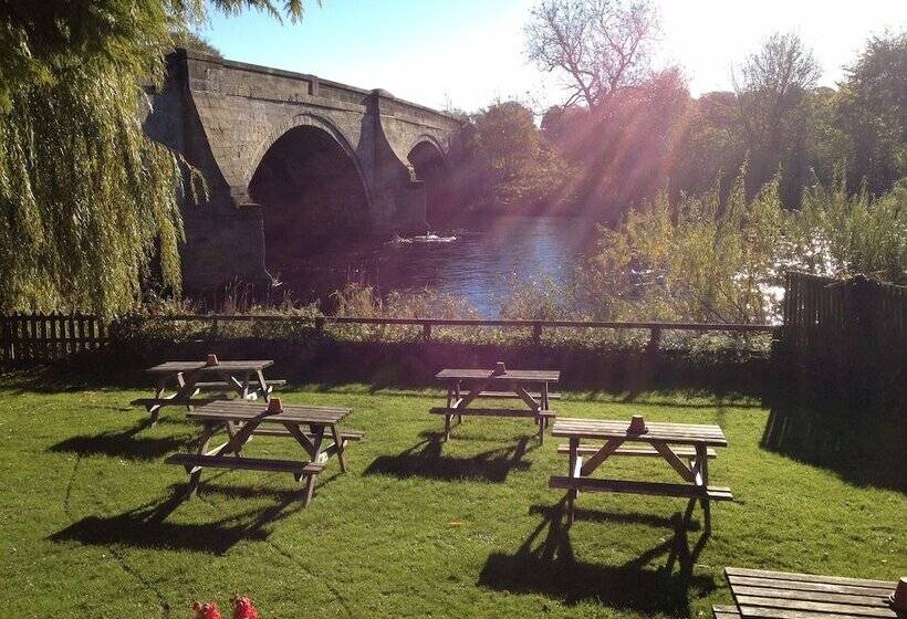 ユースホステル The Bull Inn West Tanfield