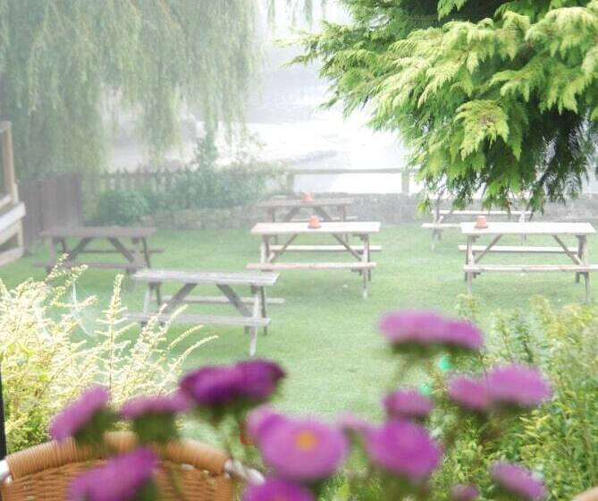 ユースホステル The Bull Inn West Tanfield