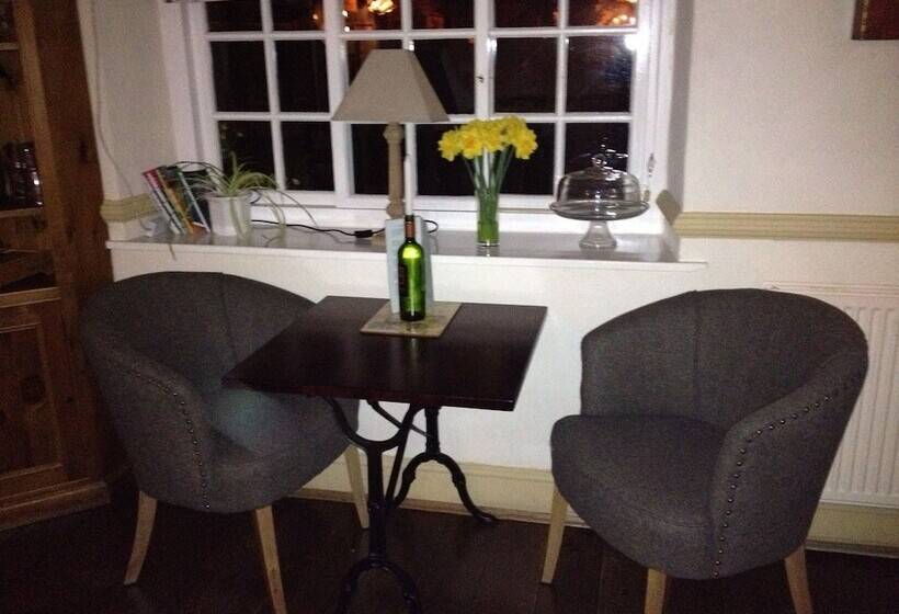 ユースホステル The Bull Inn West Tanfield