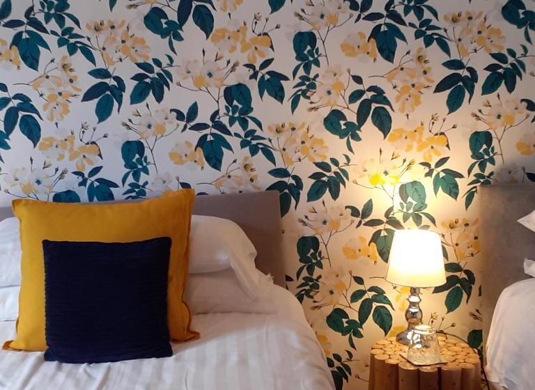 膳宿费 The Lychgate