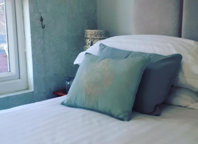 膳宿费 The Lychgate