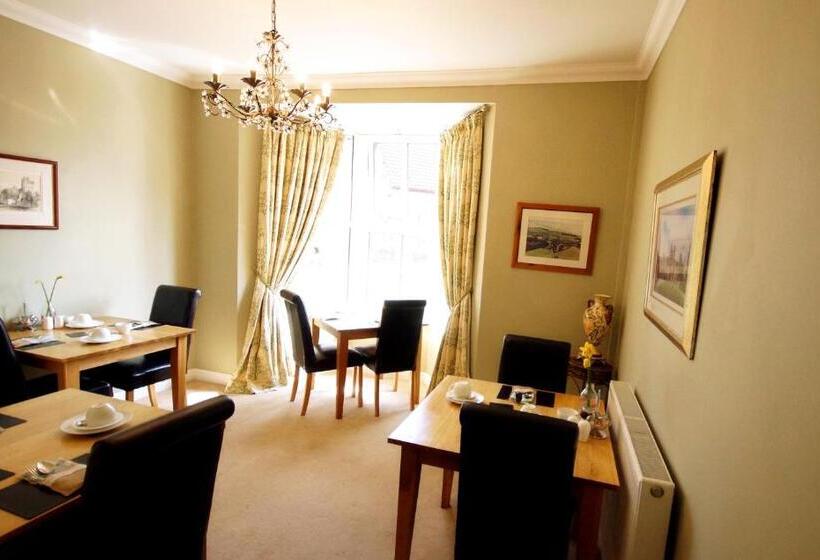 膳宿费 The Lychgate