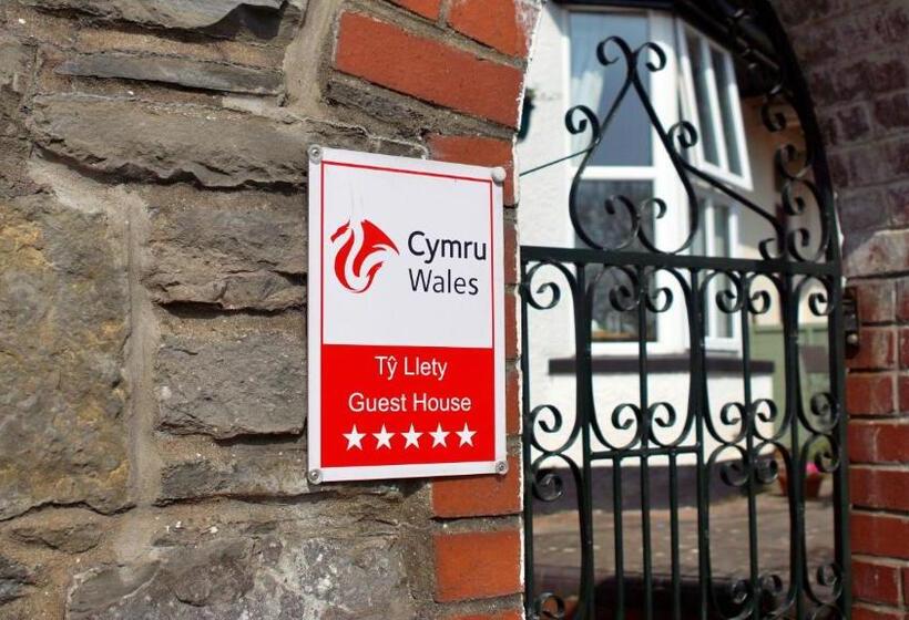 膳宿费 The Lychgate