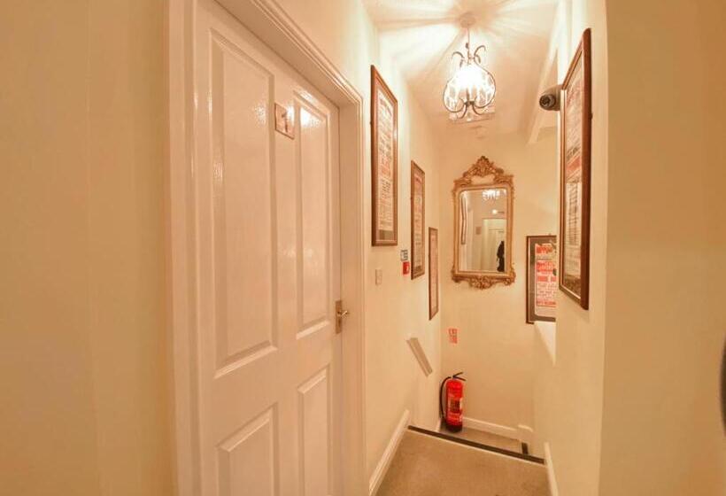 ペンション The Victoria