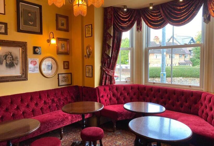 ペンション The Victoria