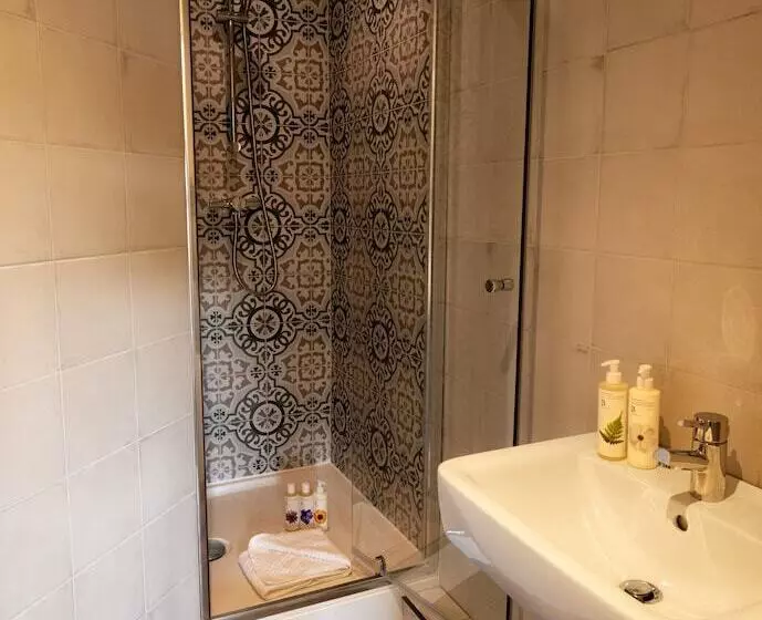 Retkeilymaja George And Dragon Clifton