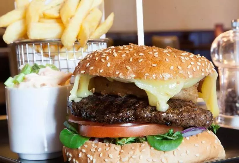 Retkeilymaja The Salmon Inn