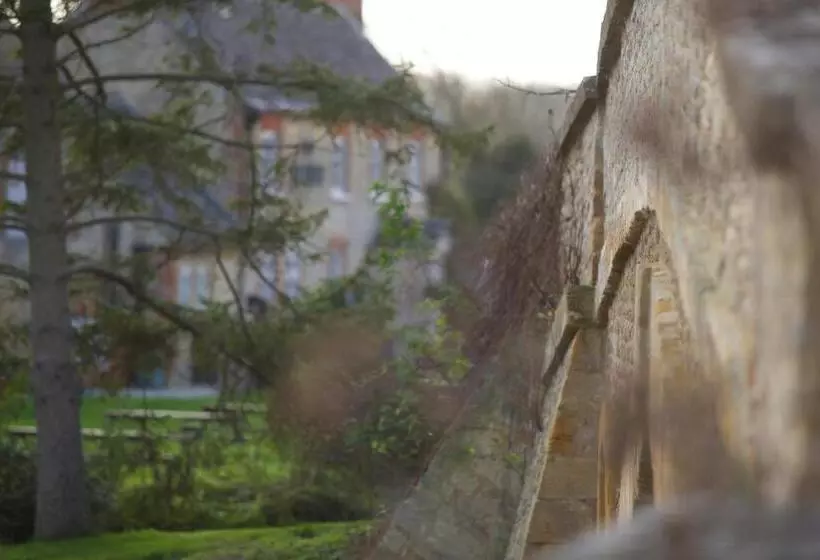 Retkeilymaja The Trout At Tadpole Bridge