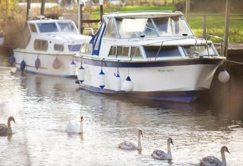 ユースホステル The Trout At Tadpole Bridge