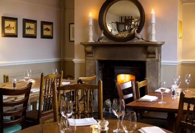 Retkeilymaja The Trout At Tadpole Bridge