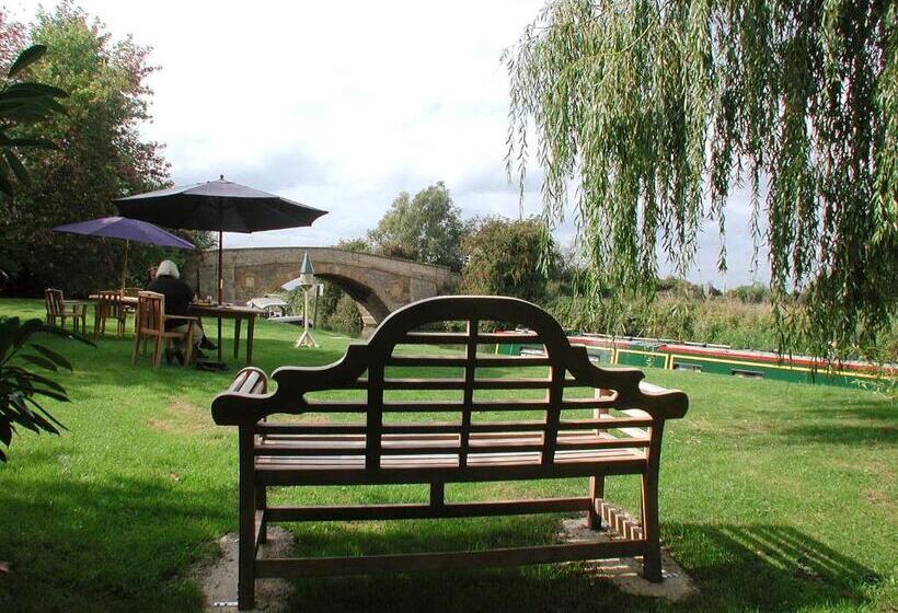 ユースホステル The Trout At Tadpole Bridge