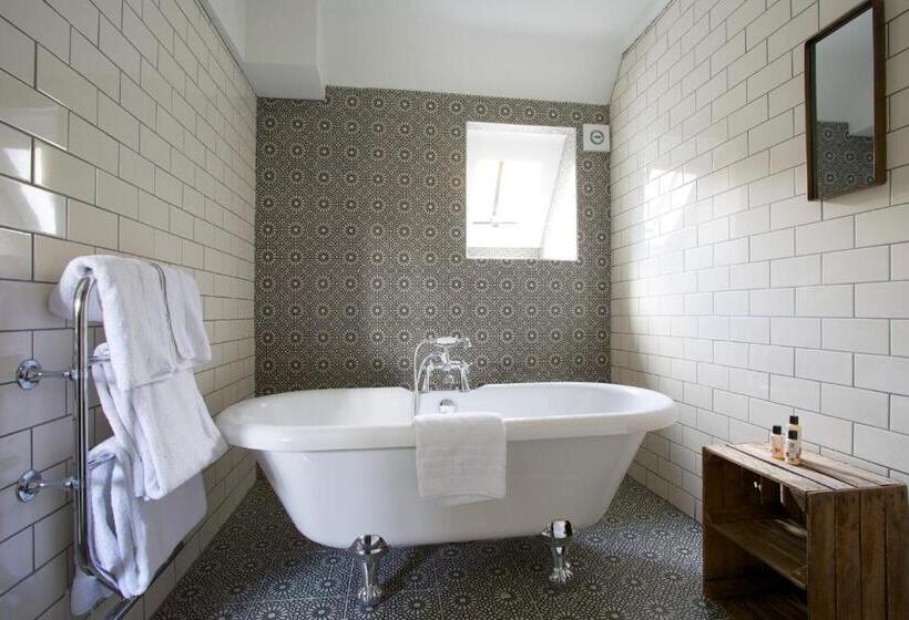 ユースホステル The Trout At Tadpole Bridge