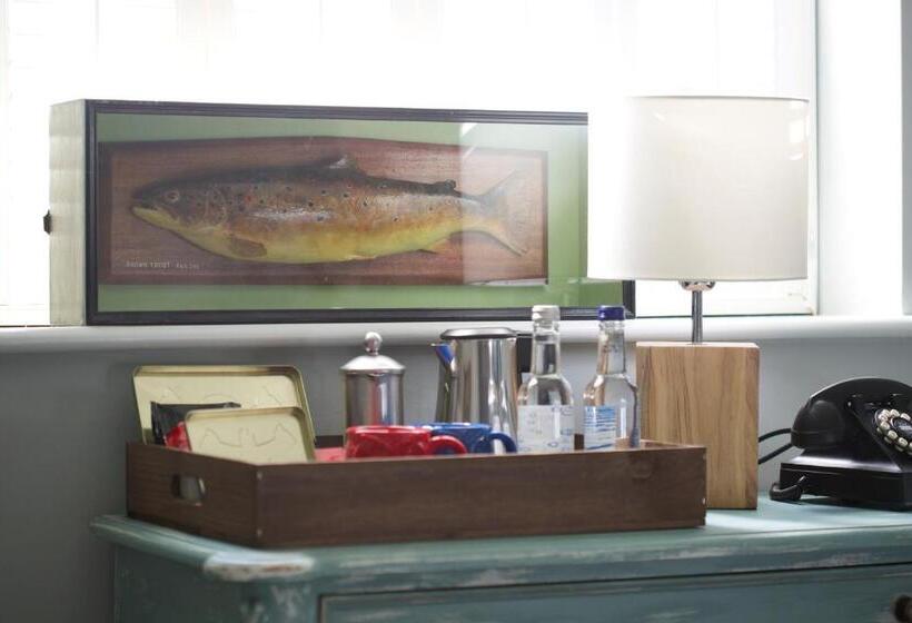 ユースホステル The Trout At Tadpole Bridge