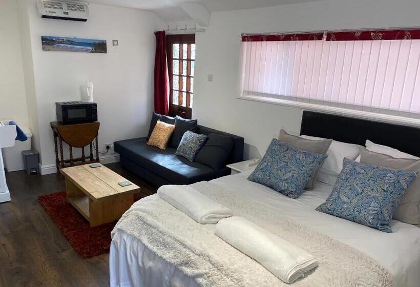 بنسيون Poole Park House