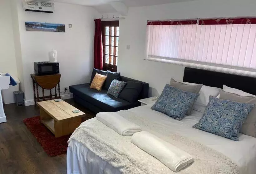 Majatalo Poole Park House