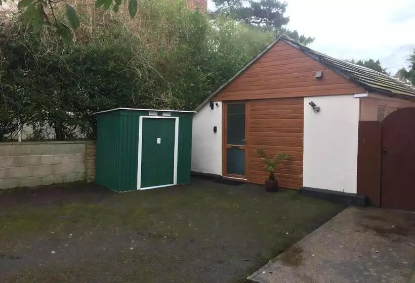 Majatalo Poole Park House