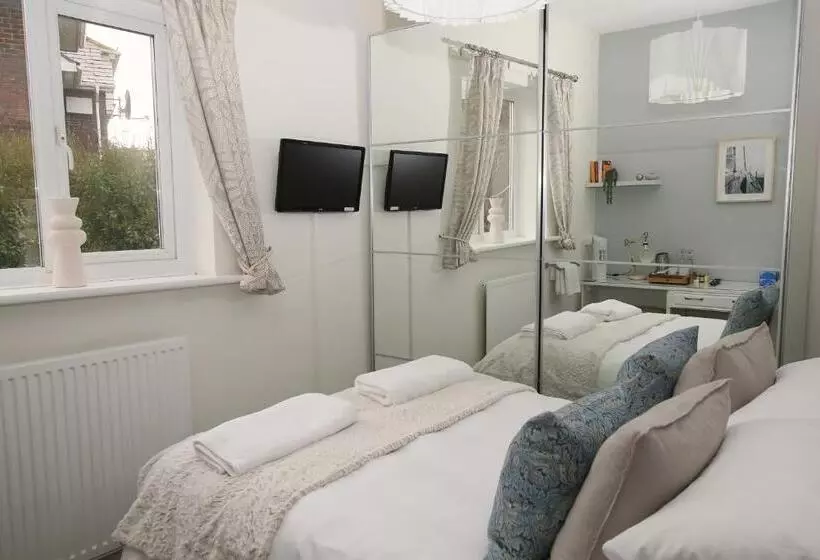 Majatalo Poole Park House