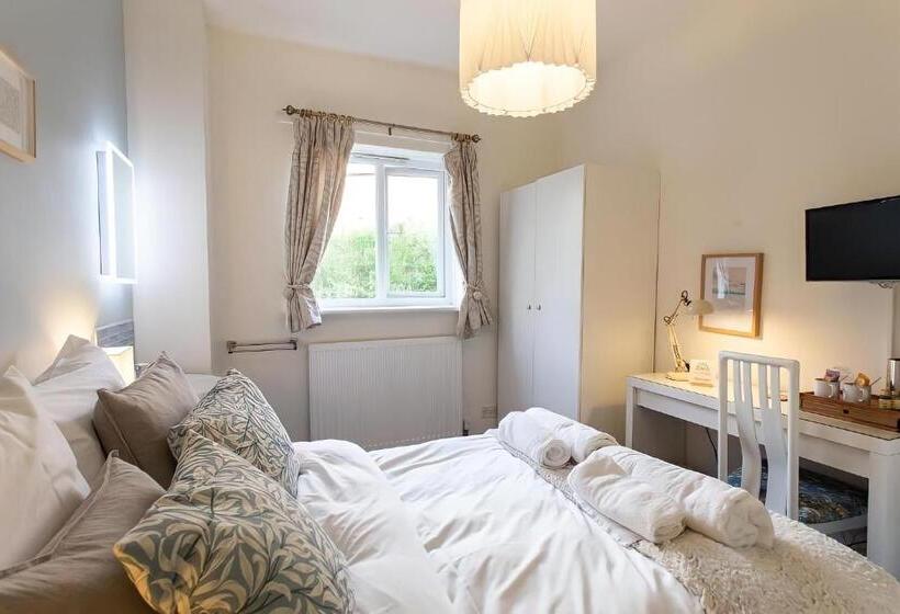 بنسيون Poole Park House