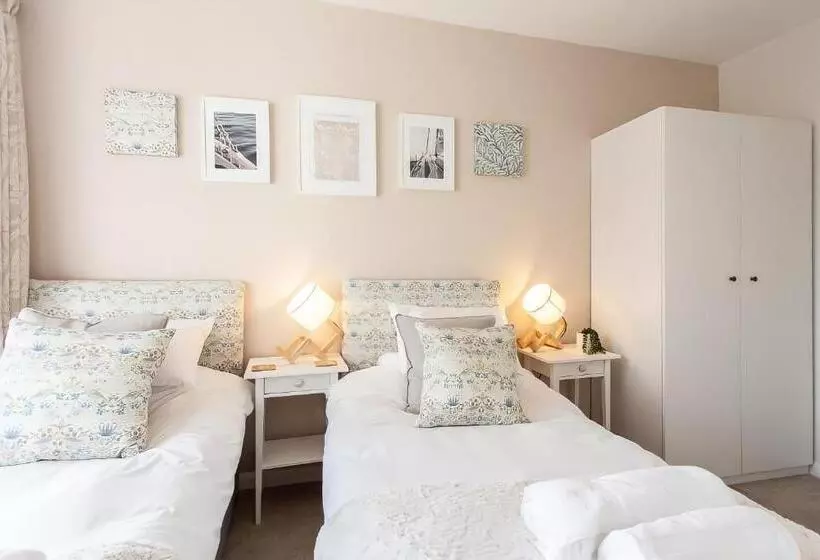 Majatalo Poole Park House