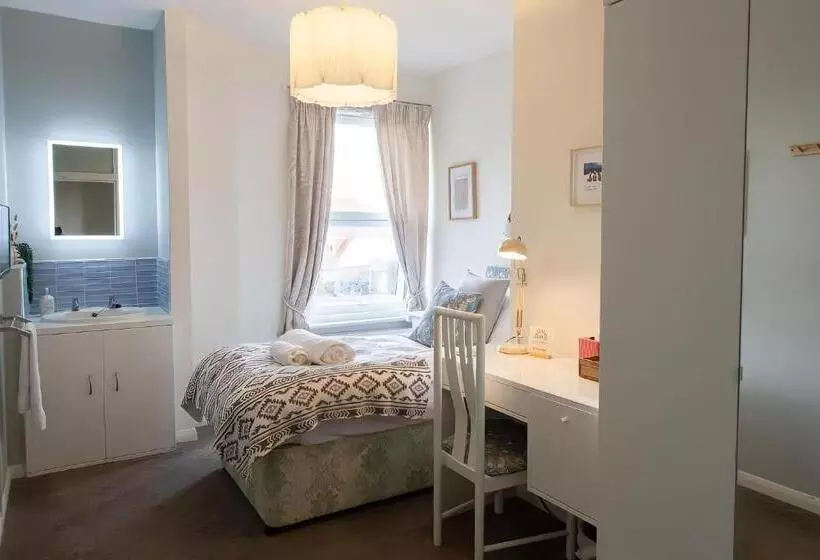 Majatalo Poole Park House