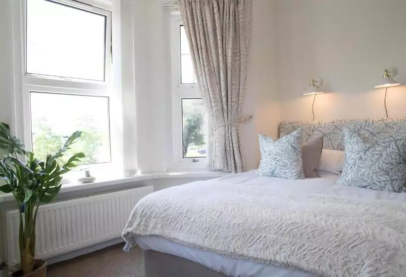 Majatalo Poole Park House