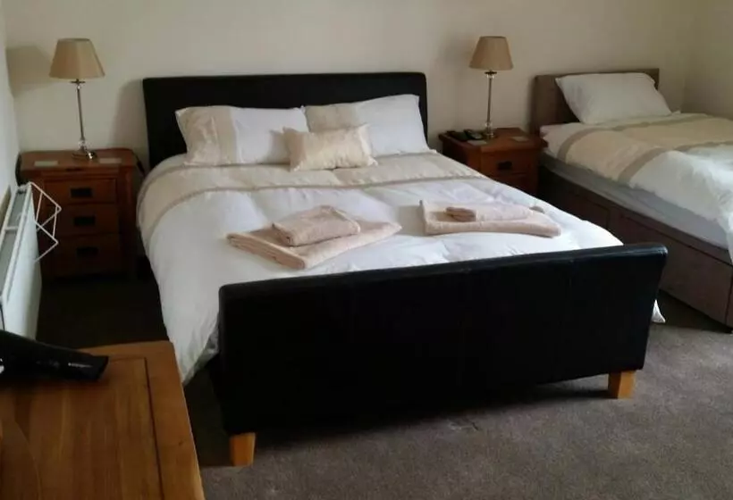 پانسیون Roosecote Guest House