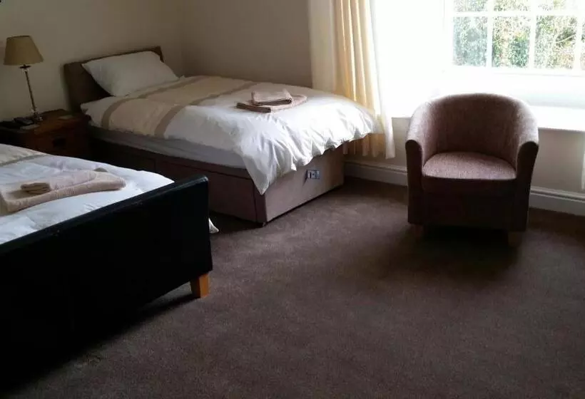 پانسیون Roosecote Guest House
