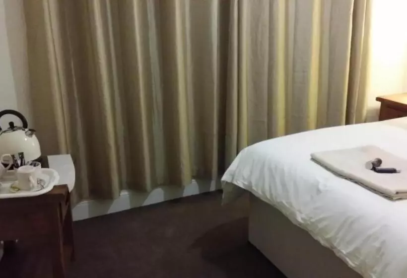 پانسیون Roosecote Guest House