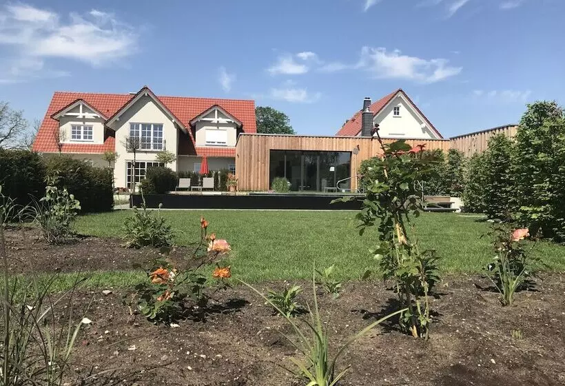 ペンション Alwine  Landhaus An Den Spreewiesen