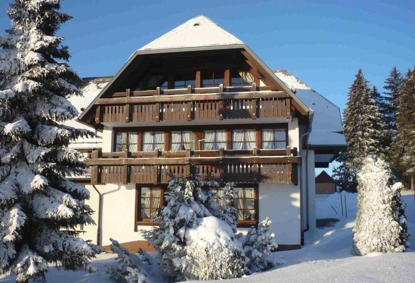 הוסטל Löwen Patisserie